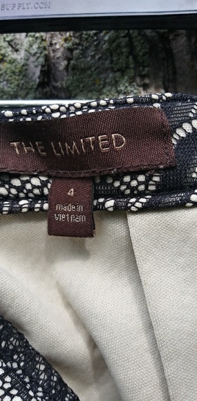 Lace pencil skirt - Picture 2 of 4